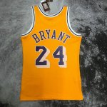 NBA 24 Kobe Bryant Lakers 2007-08 M&N Maillot Retro jaune imprimé